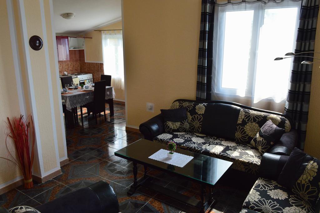 Apartment Sunny บาร์ ภายนอก รูปภาพ