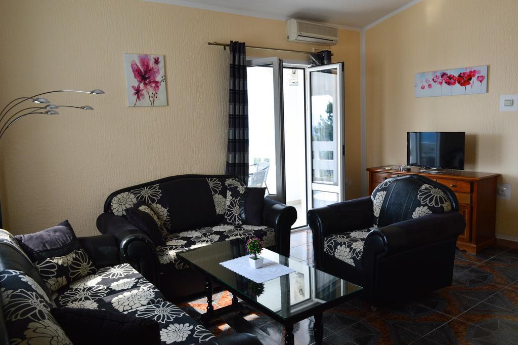 Apartment Sunny บาร์ ภายนอก รูปภาพ